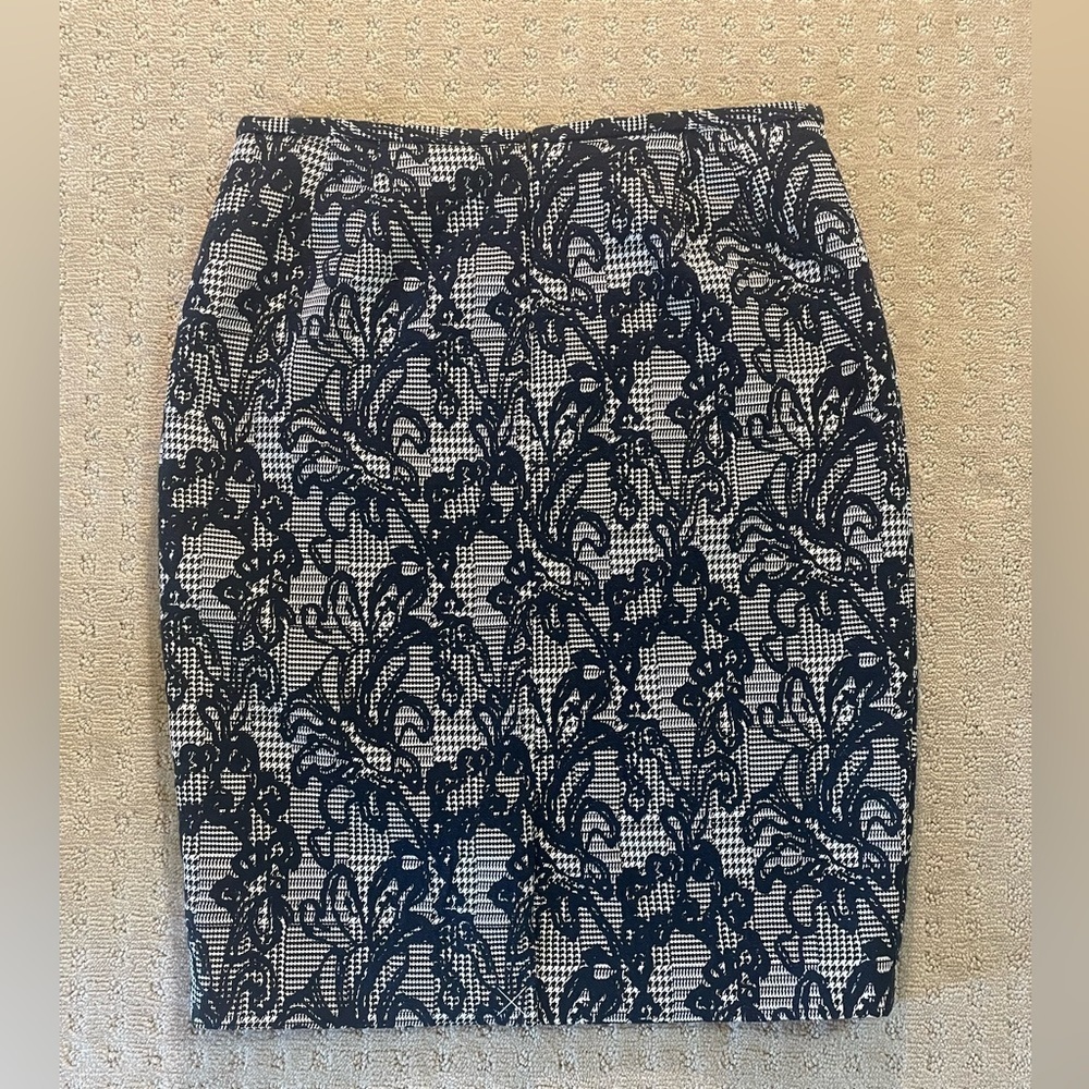Brooks Brothers Pencil Skirt, Floral & Houndstooth Patten, Navy & White,  Sz. 10 - Picture 5 of 12